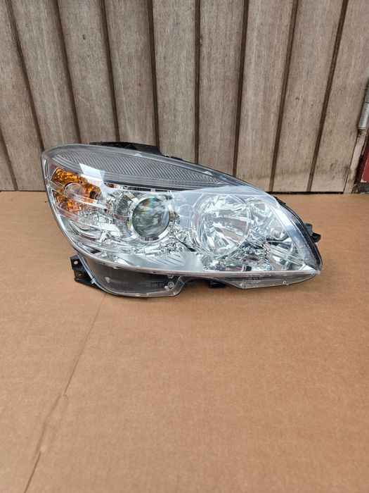 Lampa przednia prawa Mercedes C180 W204 2008 Rok H7 EUROPA Nr  A 204 820 84 61