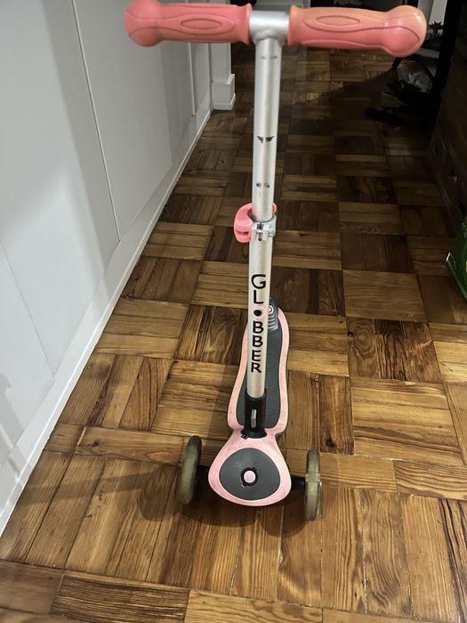 Trotinete crianca com luzes nas rodas