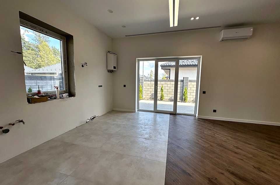 Одноповерховий будинок з ремонтом в котеджному містечку