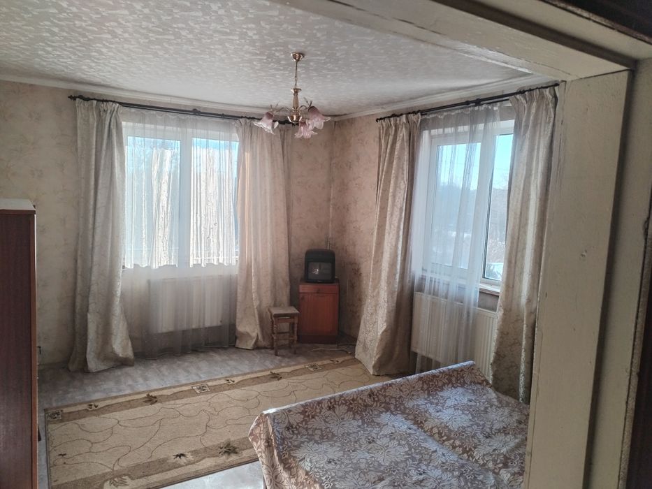 Продається будинок неподалік від центру міста