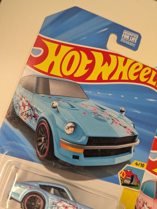 Подарунковий набір 14 лютого hot wheels datsun 240z sakura сакура