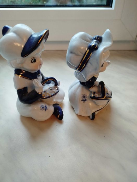 Figurki z porcelany chłopiec i dziewczynka