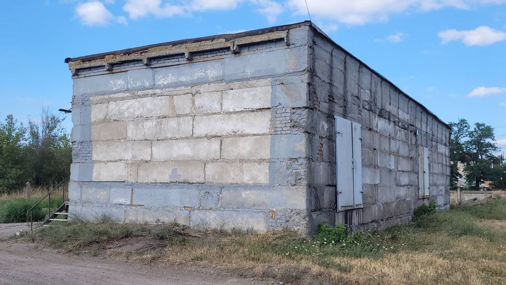 Продам складське приміщення з приватизованою  ділянкою