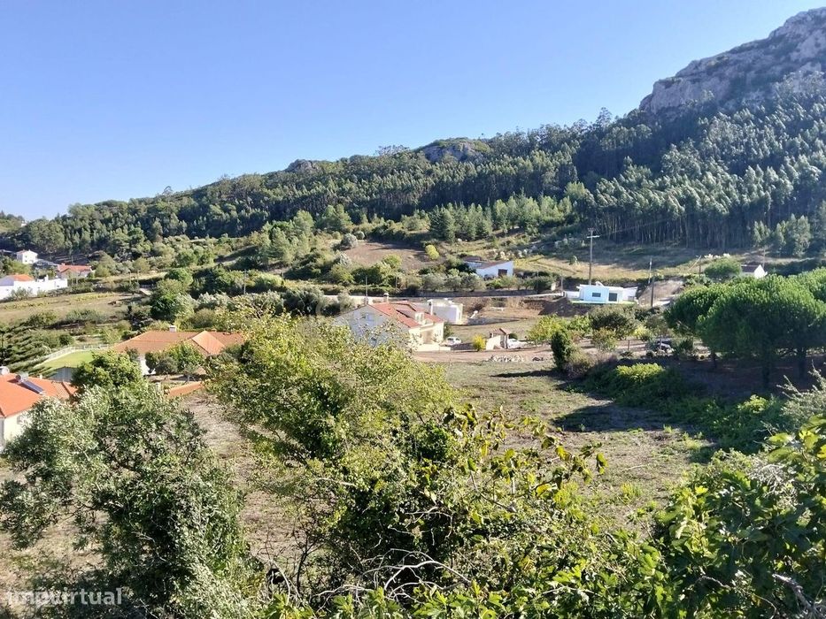 Terreno rústico com viabilidade de construção