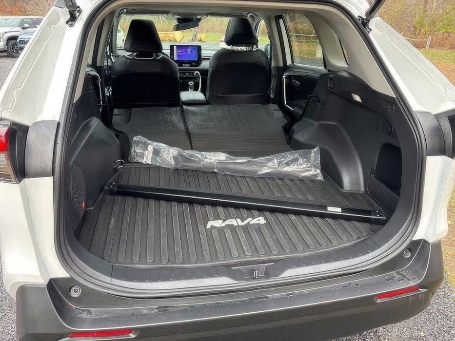 Toyota RAV4 XLE Premium      2023