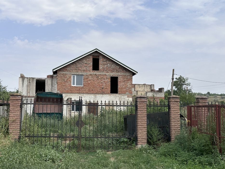 Продам будинок з великою придомовою територією