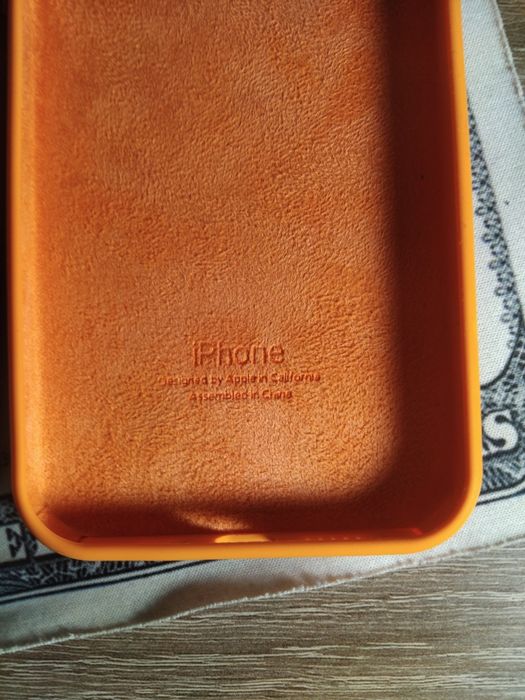 Чехли на Айфони б/у в гарному стані
