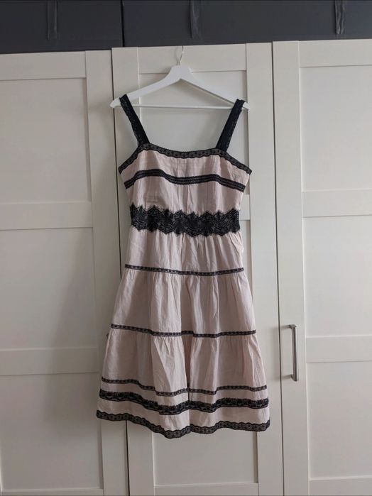 Sukienka pudrowy róż, czarna koronka CCDK r.38