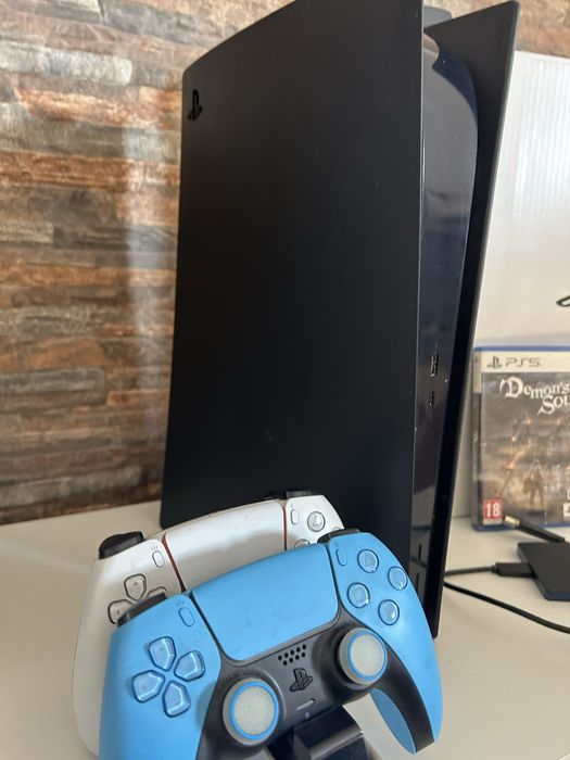 PlayStation 5 1TB + 2 Comandos + 2 Jogos