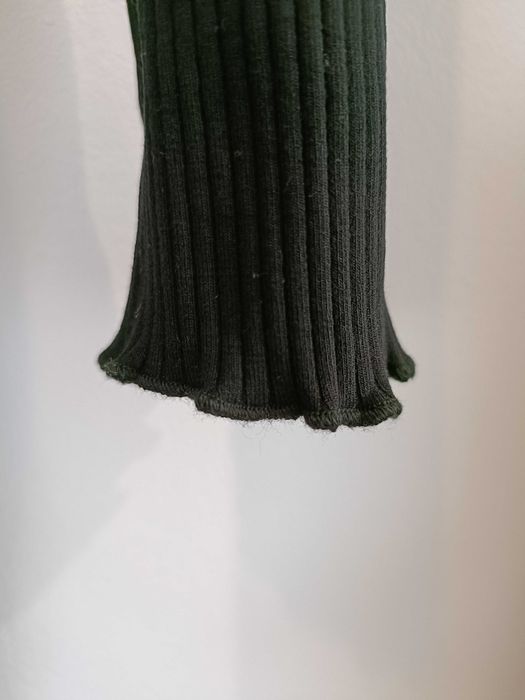 Czarna prążkowana sukienka