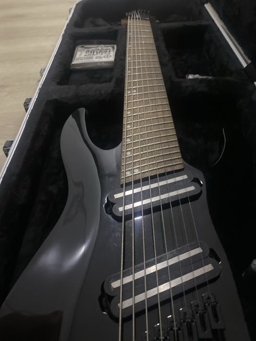 Guitarra Jackson 8 cordas multiscale