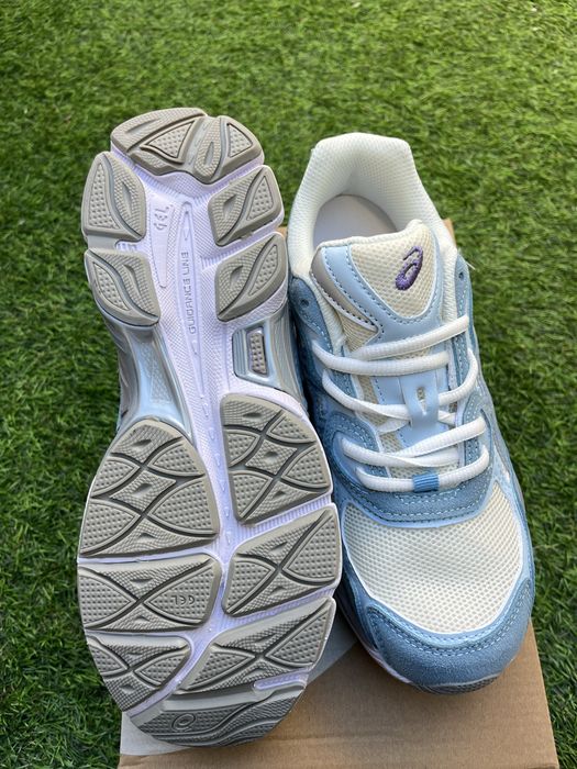 Asics gel azul.