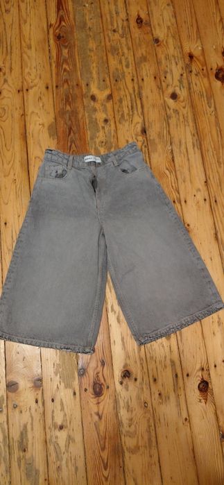 Продаю шорти фірмові хорошому стані жіночі