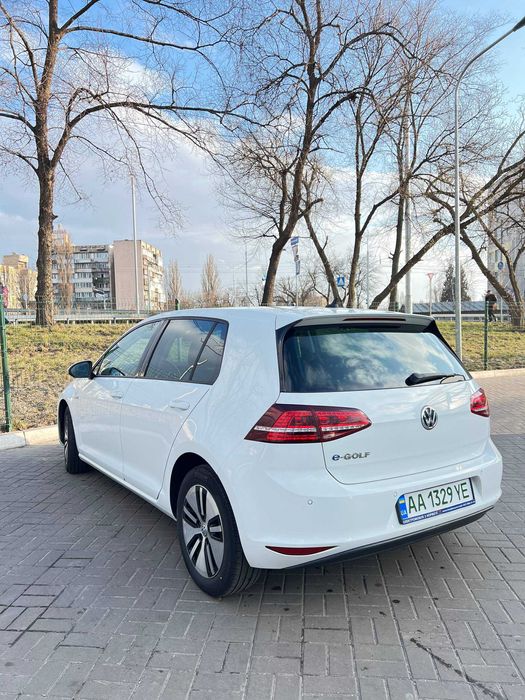 Оренда електромобіля Volkswagen e-Golf Highline