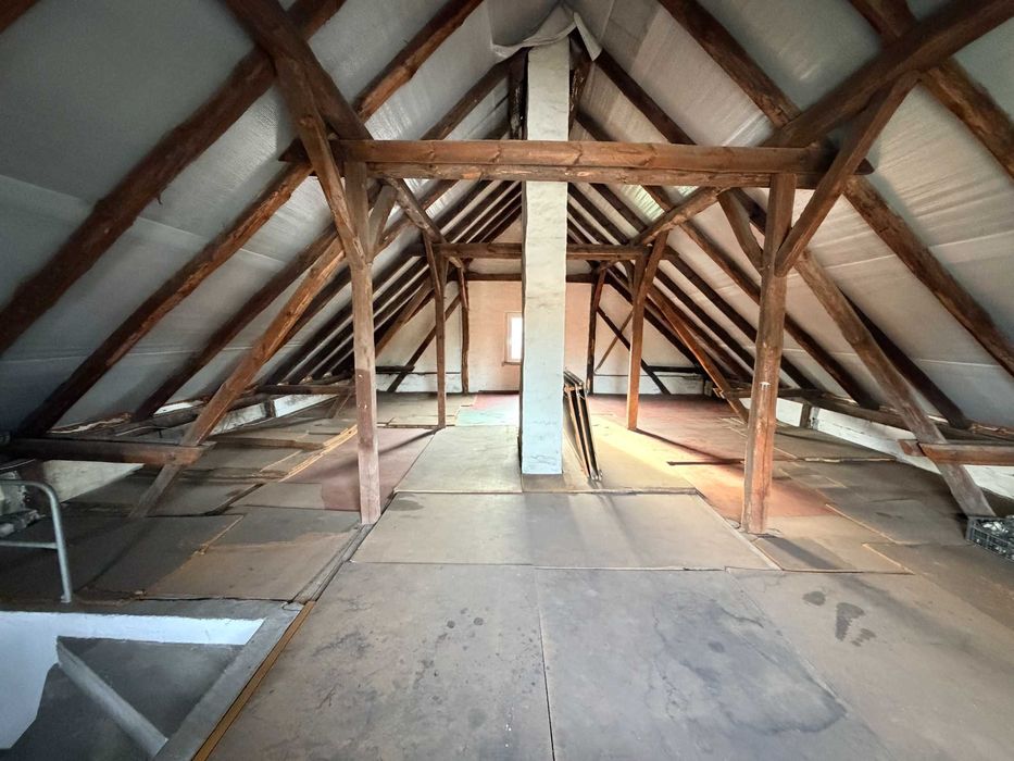 Dom z działką 2955 m², 2 części mieszkalne, stodoła 99 m²