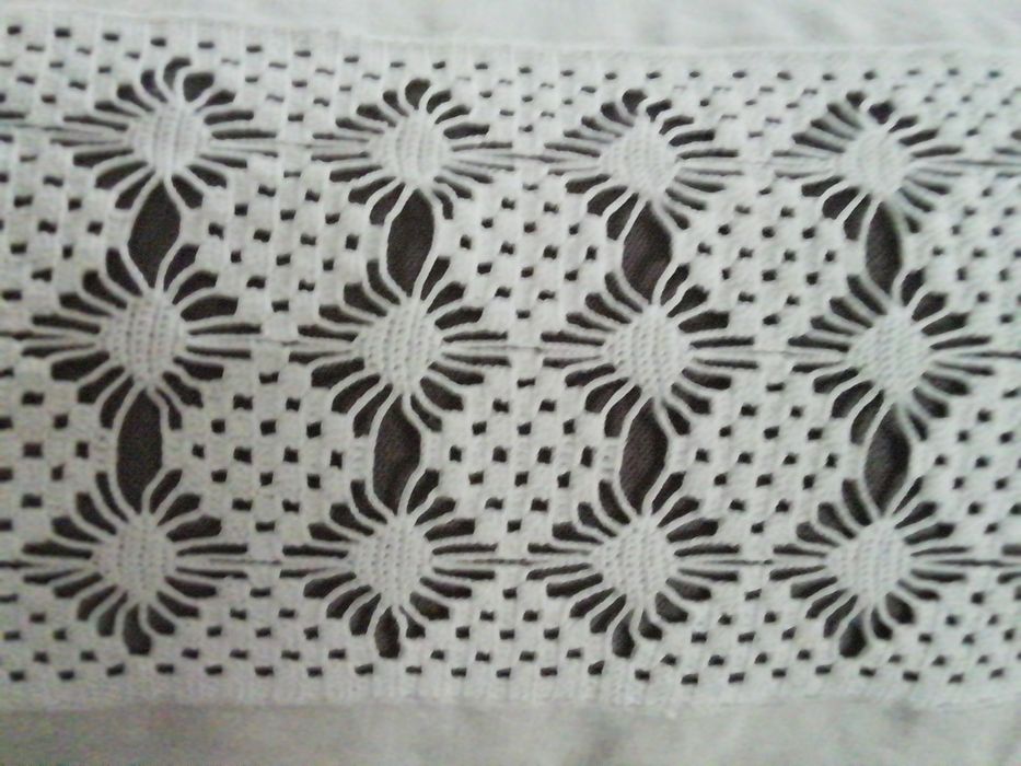 Cortinados em linho e croché