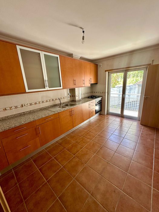 Arrenda-se T3 com Garagem / 150m2 em pleno centro de Bragança