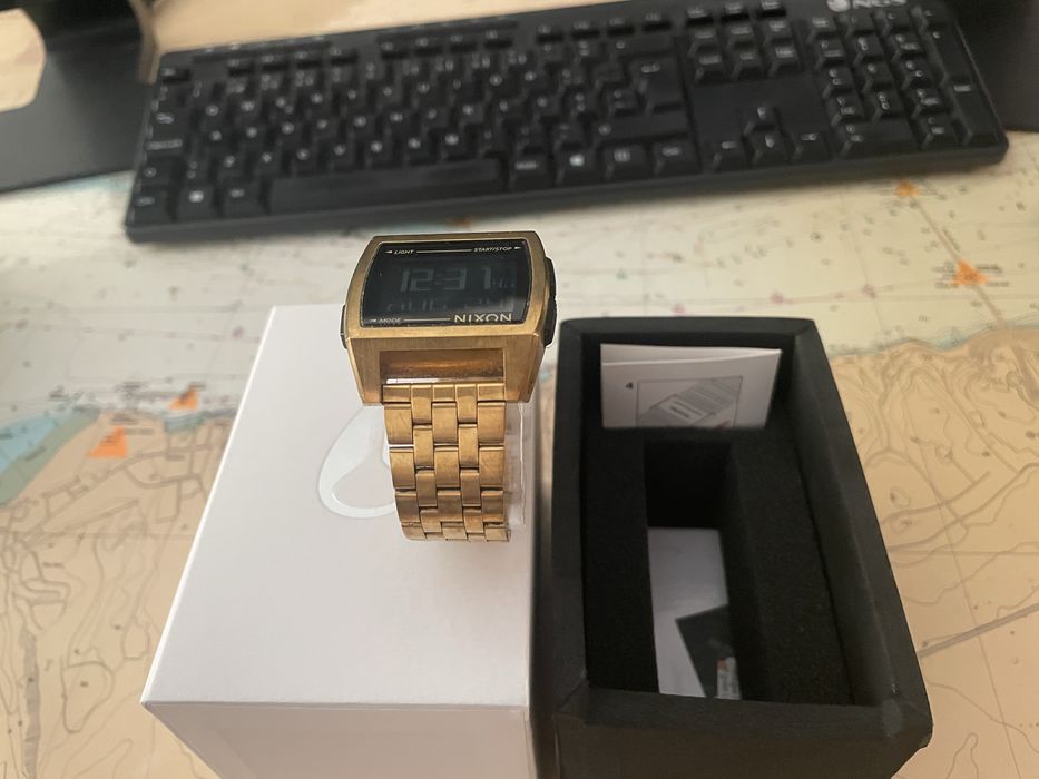 Nixon Re-Run Dourado