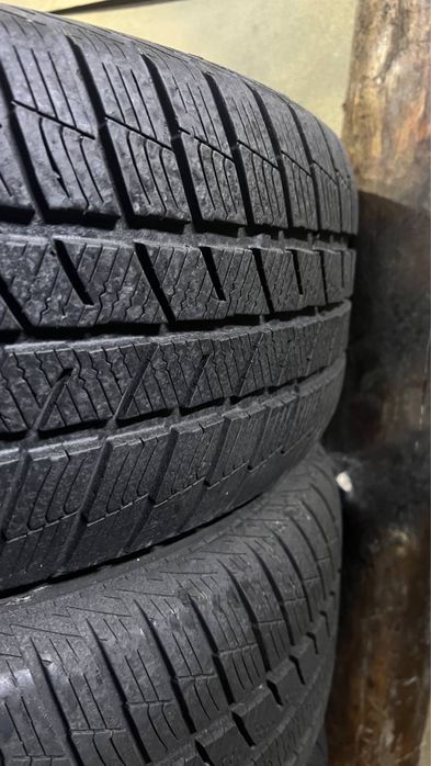 Комплект зимової гуми 235/55/18 Barum