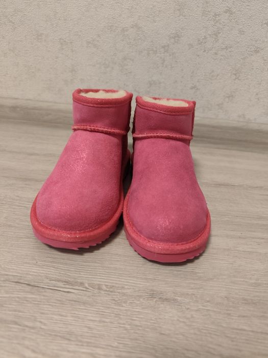 Уггі для дівчинки