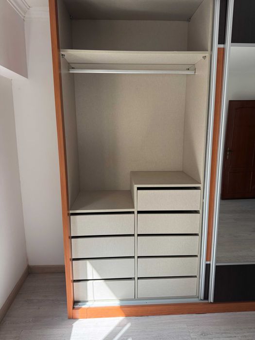 Roupeiro grande em excelente estado