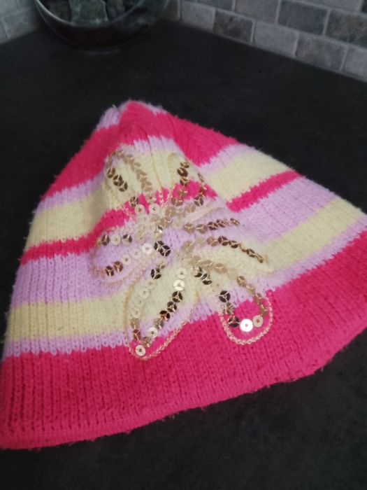 Oddam czapki dla dziewczynki