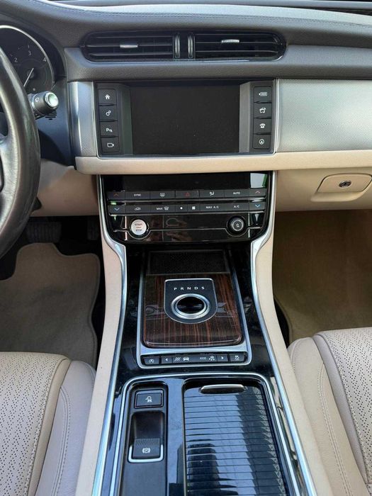 JAGUAR XF II (X260) 2.0 D automático