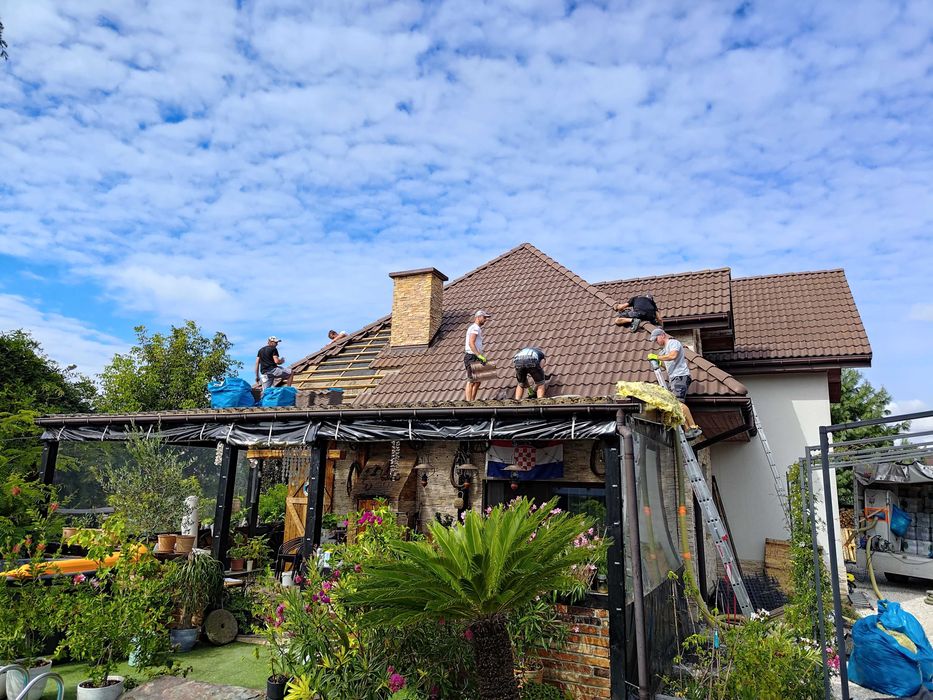 Naprawa dachu po kunie Naprawy dachów po kunach wdmuchiwanie celulozy