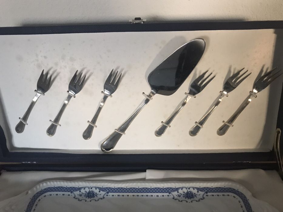 Conjunto torteira porcelana + talheres