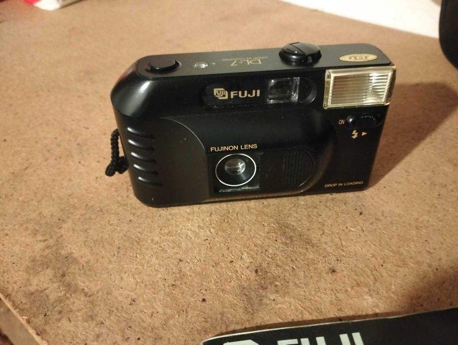 Máquina Fotográfica Fuji Fujifilm DL-7, compacta, prática e confiável.