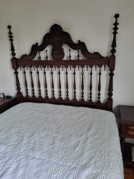 Conjunto de quarto - Cama, cabeceiras e roupeiro