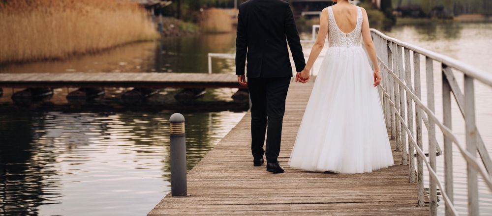 Suknia ślubna (naturalna biel)