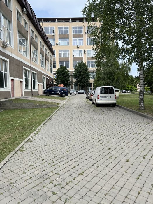 Продаж квартир гуртом в новому будинку неподалік центру