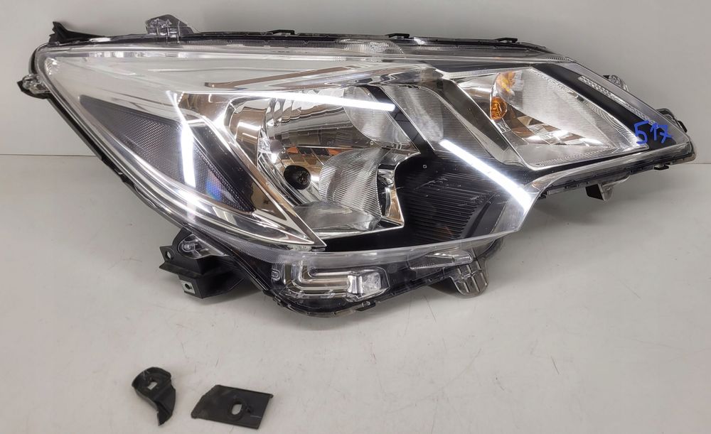 mitsubishi space star lift 19- prawy reflektor lampa przednia przód