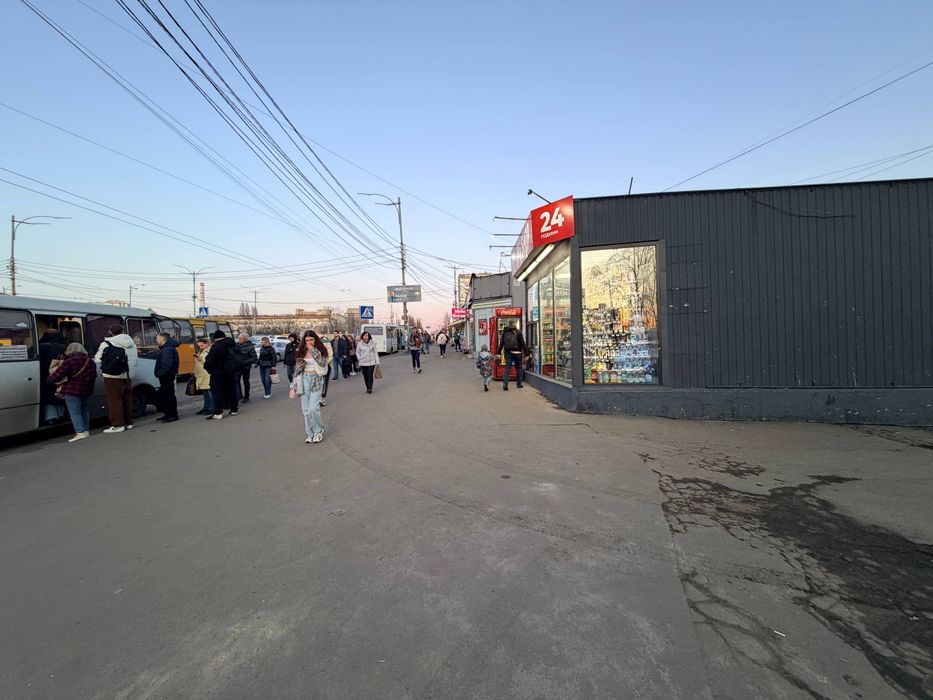 Суперфасадне приміщення біля метро Академмістечко під магазин, аптеку