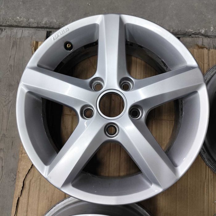 R15 6j ET43 оригінал VW Golf диски 5x112 ЦО 57.1