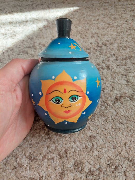 Pote em madeira pintado à mão