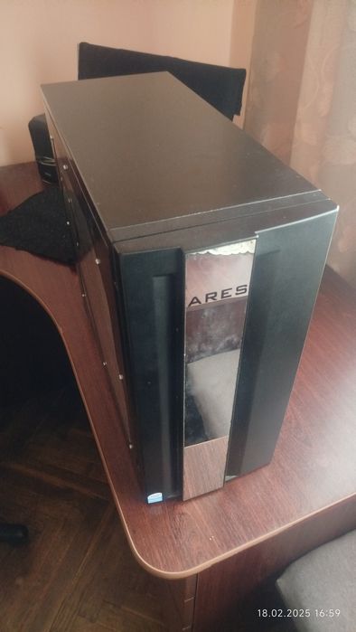 Корпус ПК+материнка+оперативка+процесор.