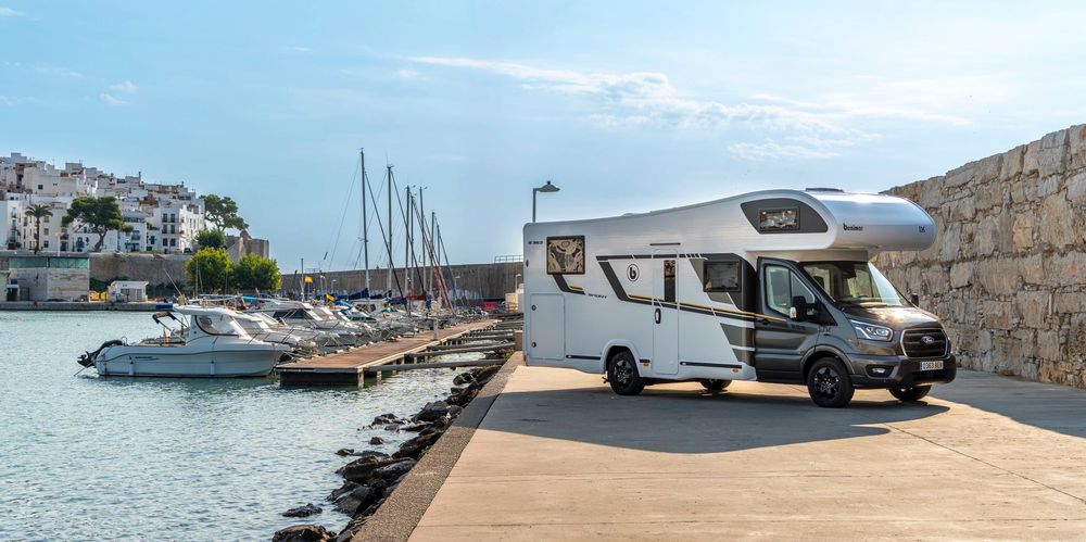 Wynajem Kampera 344 NK. Nowy 2026 rok, komfortowy, bogato wyposażony.