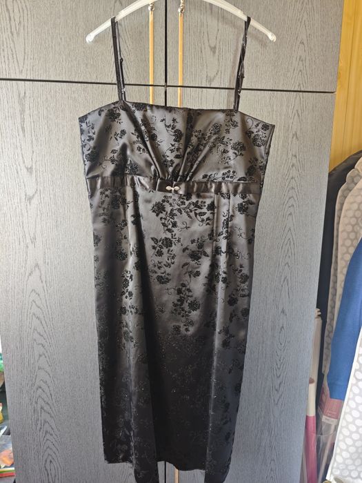 Elegancka mała czarna sukienka rozmiar 42
