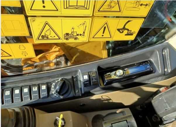 -7%, Kолісний екскаватор Case WX148