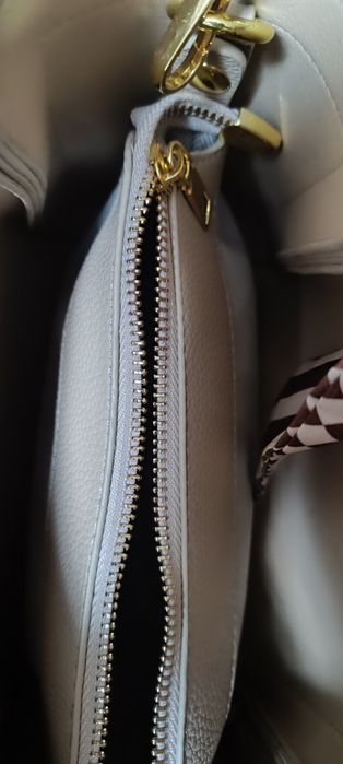 Сумка бежевого кольору