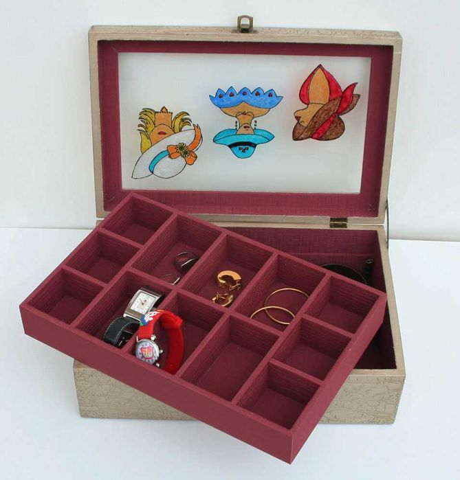 Caixa em madeira para guardar jóias
