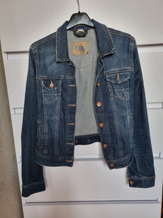 Jeansowa kurtka w rozmiarze S firmy Bershka