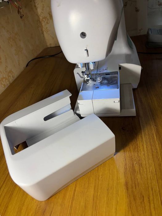 Швейна компьютеризированная машина MINERVA MC80