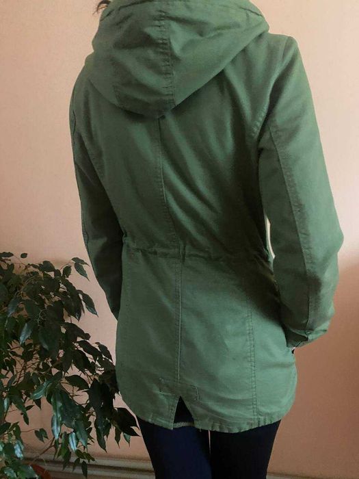 Куртка демісезонна оливкова зелена