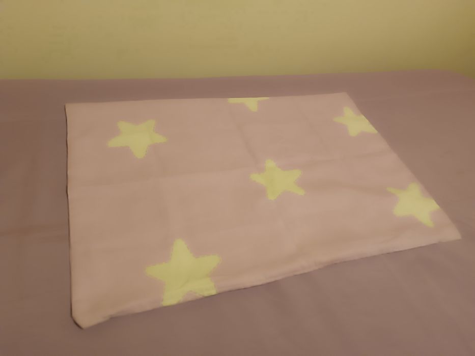 Conjunto de duas fronhas  lilás para decorar cama de menina