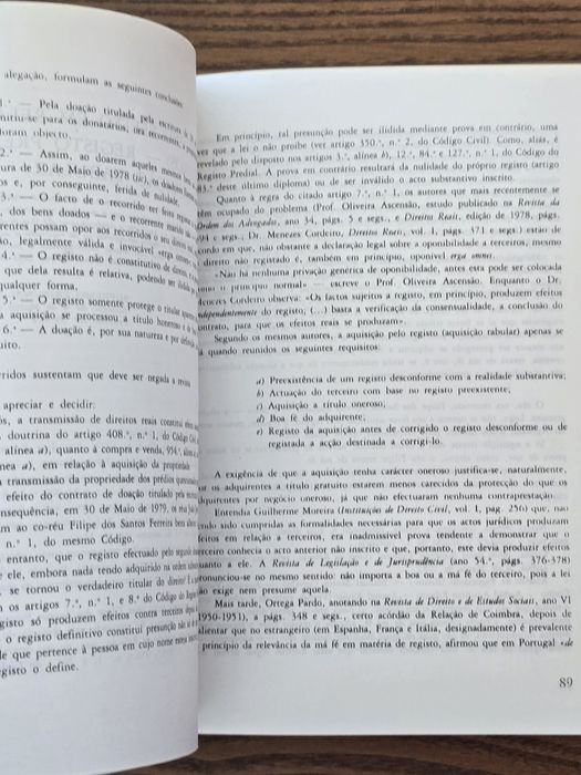 Livros jurídicos / Direito / 1 = 5€ / 10 = 40€
