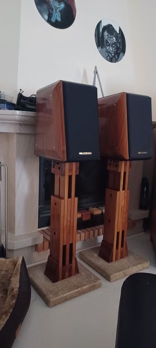 Colunas Sonus Faber Concerto Home com suportes SF stone wood (reservadas)