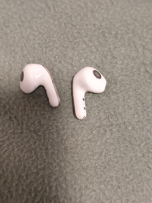 Fones brancos Xiaomi Buds 5 com cancelamento de ruído